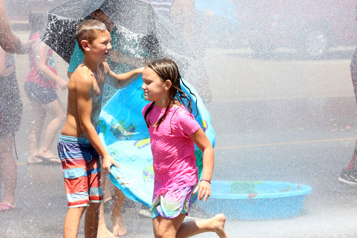 Balloon Days Water Fight (21).jpg